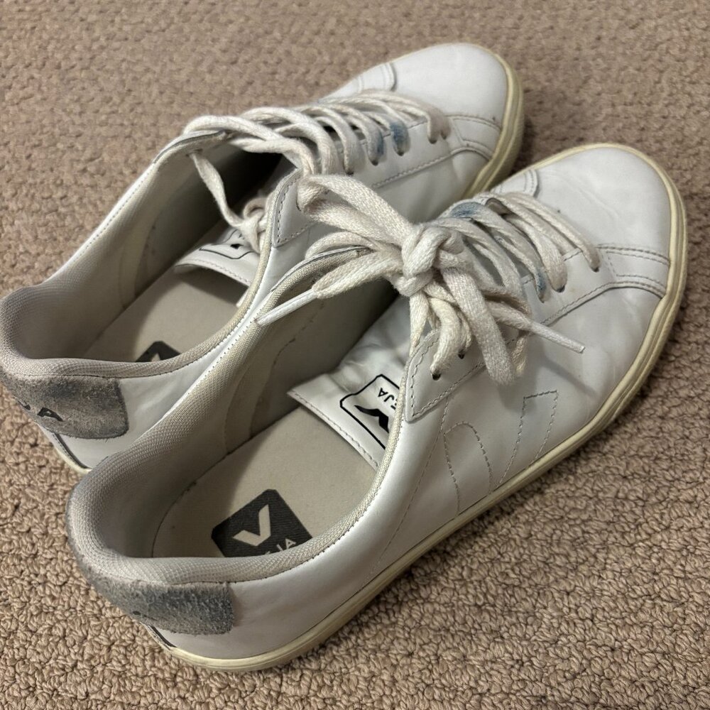 Veja White Runners - Used condition - Size 8